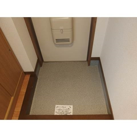 ハピネス西之坊の玄関