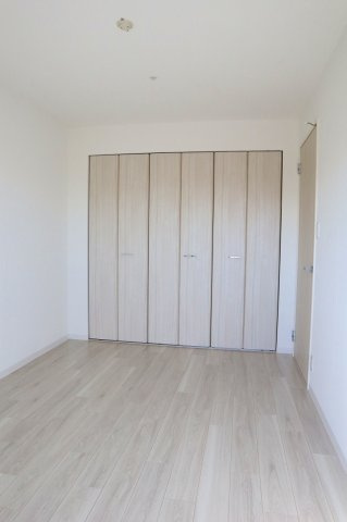 アルファスマート南田宮の洋室|洋室6.0帖のクローゼット