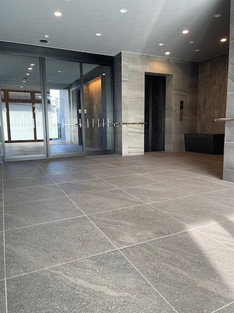 アルファスマート南田宮のエントランス