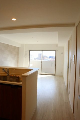 アルファスマート南田宮の居間・リビング|暖かく明るいリビングです。