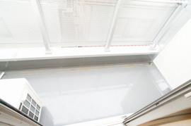 バルコニーからの眺めを楽しみながら食事をしませんか