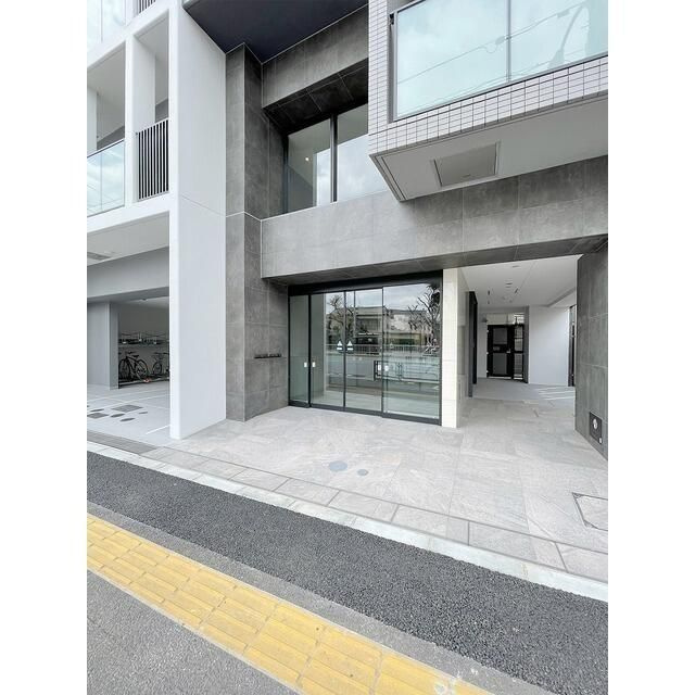 ＢＬＡＵ三ノ輪のエントランス