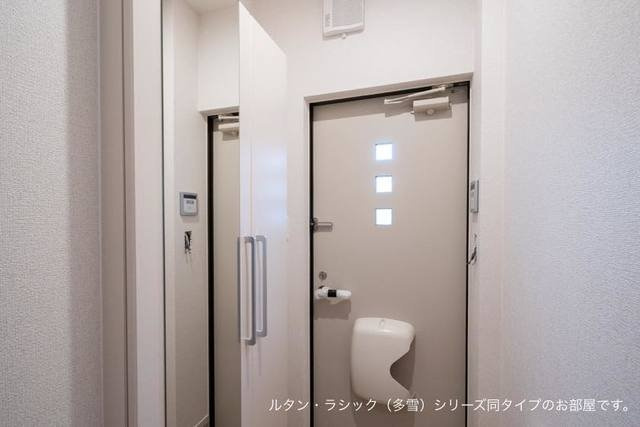 アドラブールの玄関