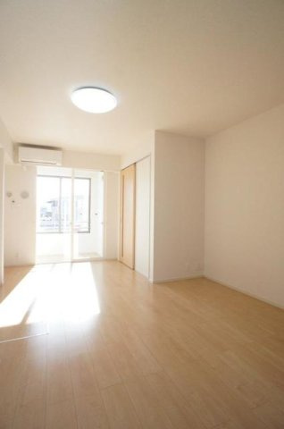 サン・マーレンⅢの居間・リビング