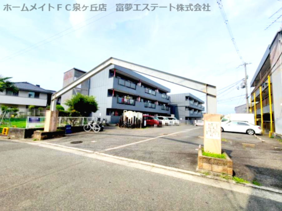 草愛マンションAのエントランス