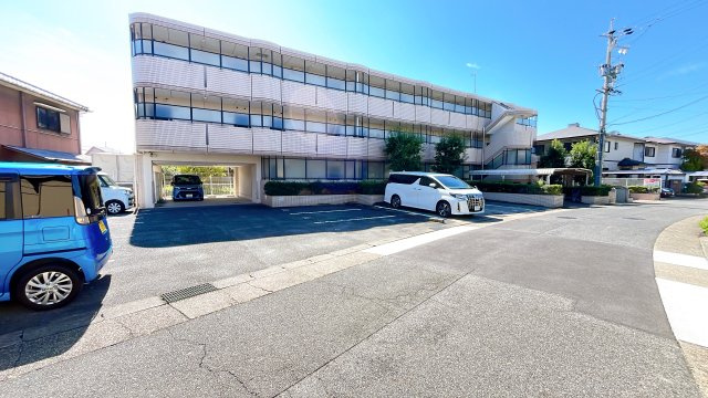 アイリスTAKEJIの駐車場