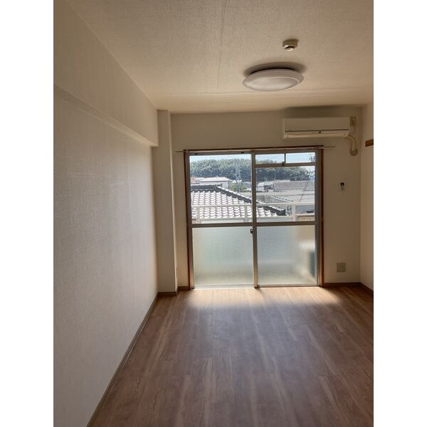 アイリスTAKEJIの居間・リビング