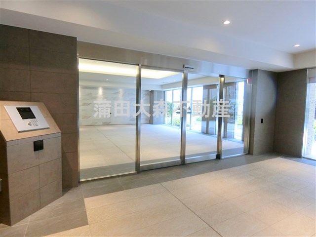 CREVISTAクレヴィスタ多摩川六郷のエントランス