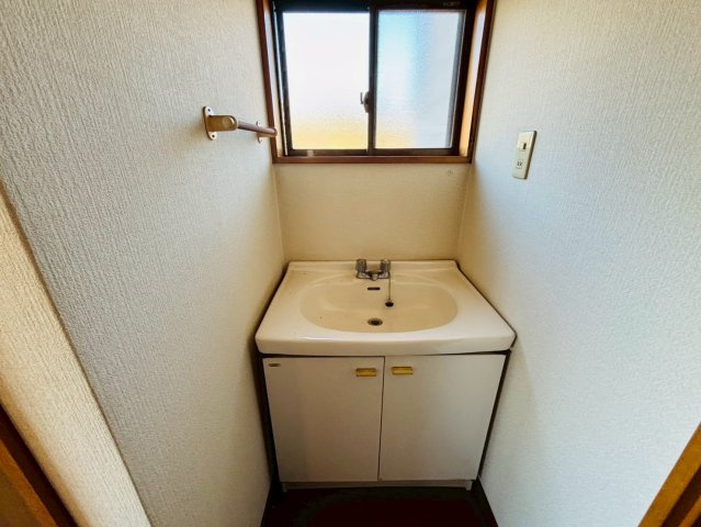 大関　中古戸建の独立洗面台|2F