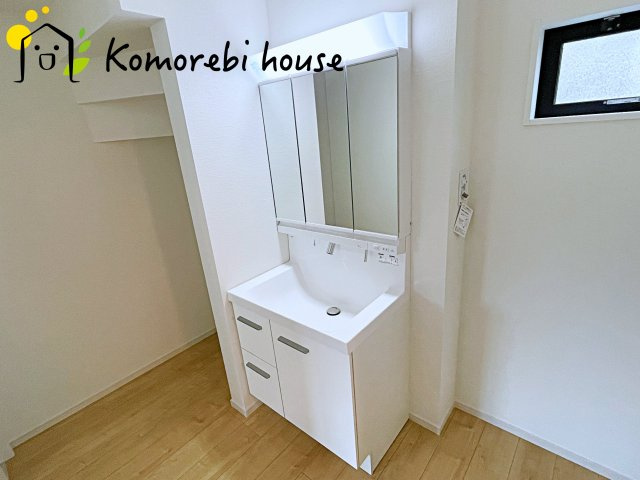 KIS上尾市井戸木8期　新築一戸建て　KEIAI GRACE　01の独立洗面台|独立洗面化粧台が付いています