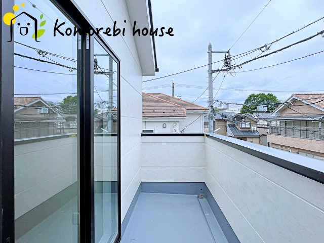 KIS上尾市井戸木8期　新築一戸建て　KEIAI GRACE　01のバルコニー|バルコニー付きです