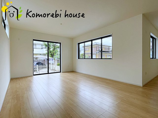 KIS上尾市井戸木8期　新築一戸建て　KEIAI GRACE　01の居間・リビング|リビングです