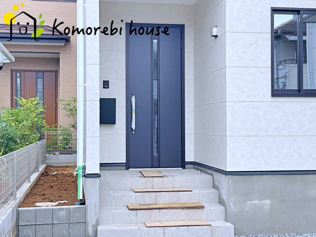 KIS上尾市井戸木8期　新築一戸建て　KEIAI GRACE　01の玄関|きれいな玄関です