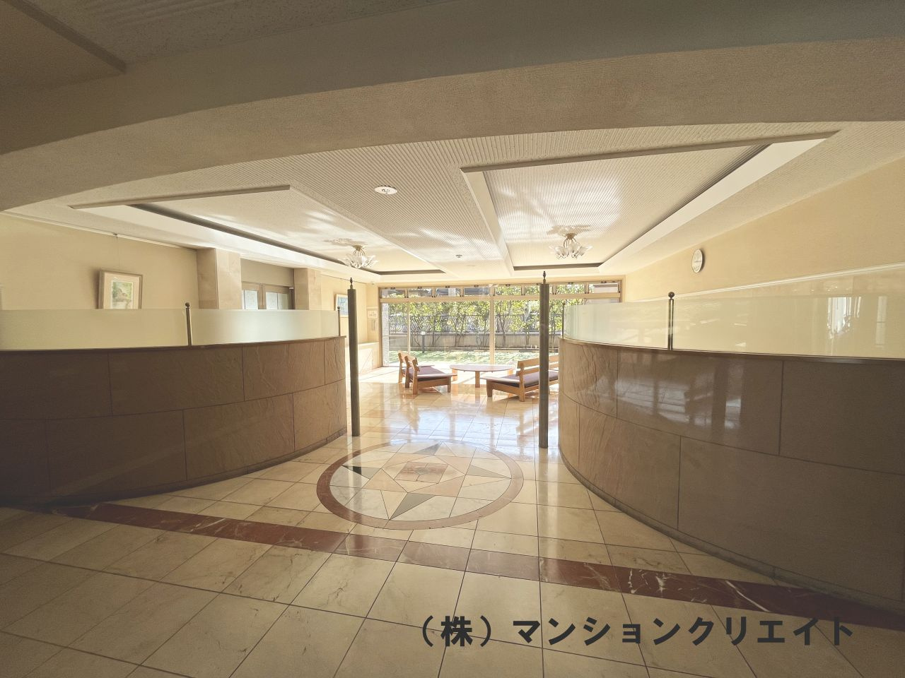 ロアール春日南のロビー