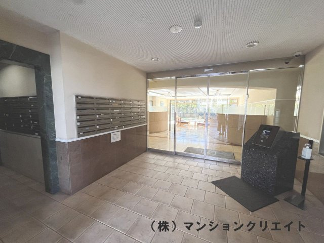 ロアール春日南のエントランス