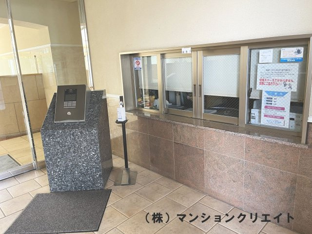 ロアール春日南のエントランス
