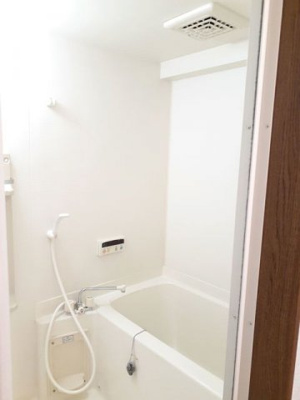 【浴室】 | アズゥ－ル | お風呂で日々の疲れを落としましょう