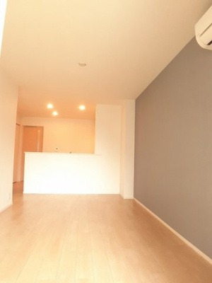 【居間・リビング】 | ヴェルソー有本Ⅲ | 居間です