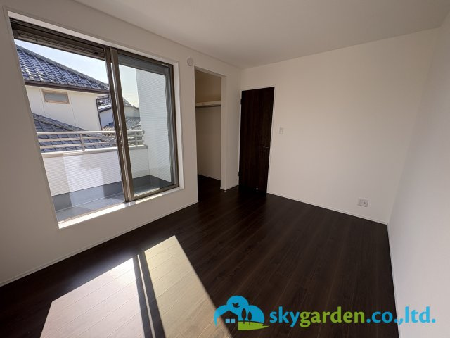 茅ヶ崎市今宿1期　新築戸建　全４棟１号棟の寝室|開放的な寝室です