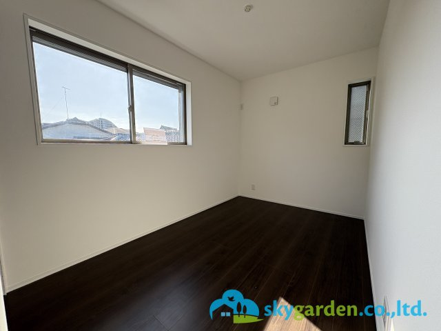 茅ヶ崎市今宿1期　新築戸建　全４棟１号棟の洋室|明るい洋室です