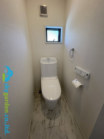 茅ヶ崎市今宿1期　新築戸建　全４棟１号棟のトイレ|清潔感のあるトイレです
