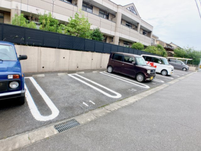 ベルエアーの駐車場