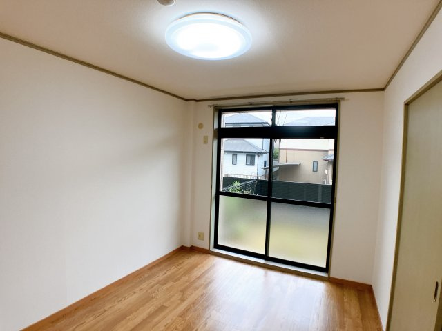 ベルエアーの洋室