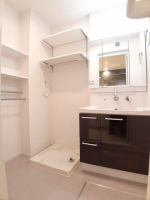 【洗面所】 | メゾン・ド・ピオナ | 脱衣スペースもあります