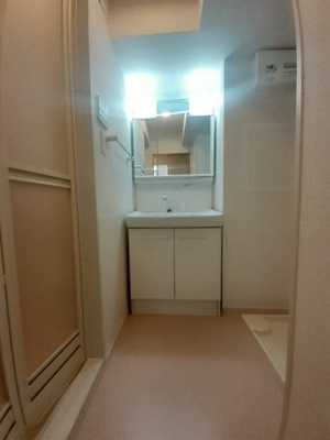 【洗面所】 | ル・リアンⅠ | スペースが確保できる洗面所です