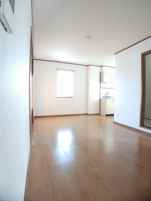 【居間・リビング】 | ｊｏｌｉ　ｃｏｕｒ　Ａ | こちらの居間で趣味の時間をお楽しみください