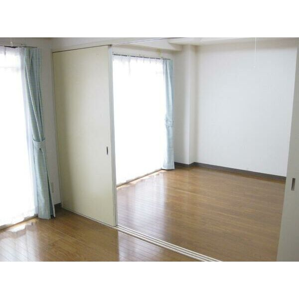 第5浦濱ビレッジの居間・リビング