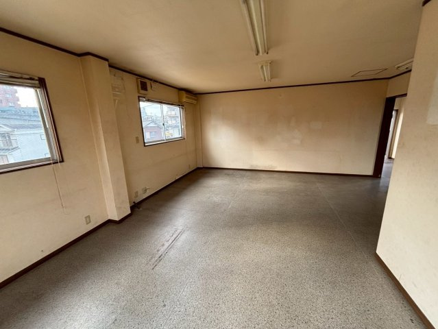 大西町楊枝倉庫の内装