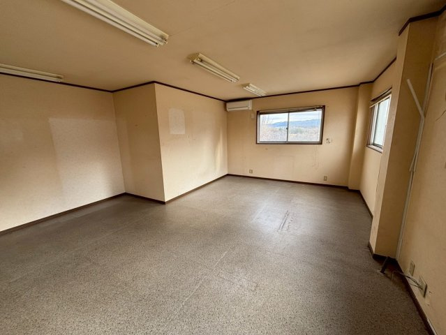 大西町楊枝倉庫の内装