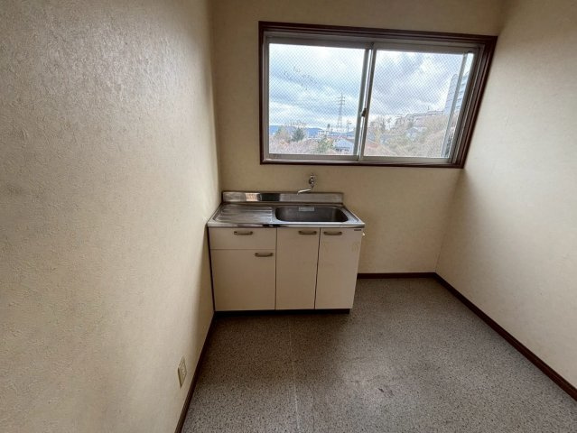 大西町楊枝倉庫のキッチン