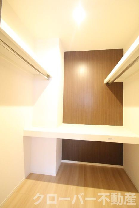 ミルキークォーツの収納|ウォークインクローゼット