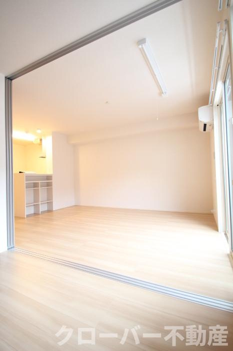 ミルキークォーツの居間・リビング|LDK13帖