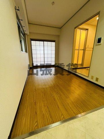 仲介手数料０円！シティライフ栄の居間・リビング