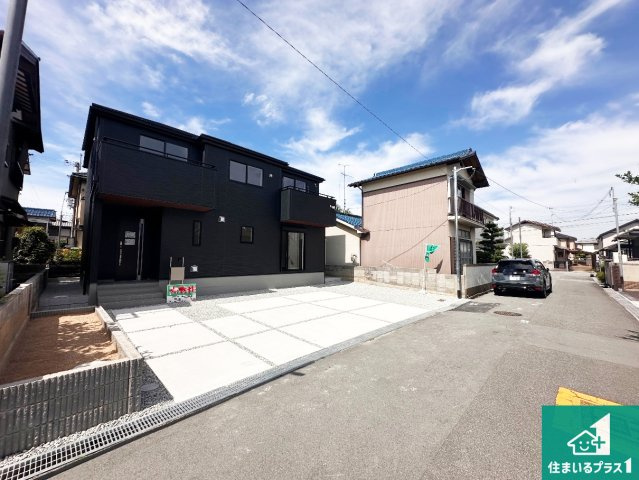 加古川市新神野　第5期　新築一戸建ての前面道路含む現地写真|周辺は閑静な住宅街！前面道路広々で車の出し入れも便利です。駐車が苦手な方でも安心して車庫入れできます！
