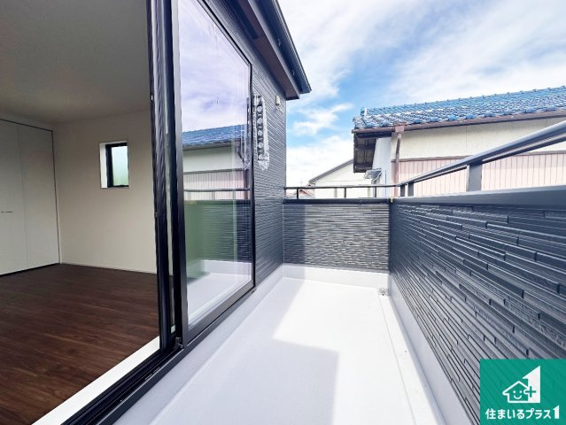 加古川市新神野　第5期　新築一戸建てのバルコニー|ワイドバルコニーは洗濯物を干すスペースが広いのでご家族が多くても安心！