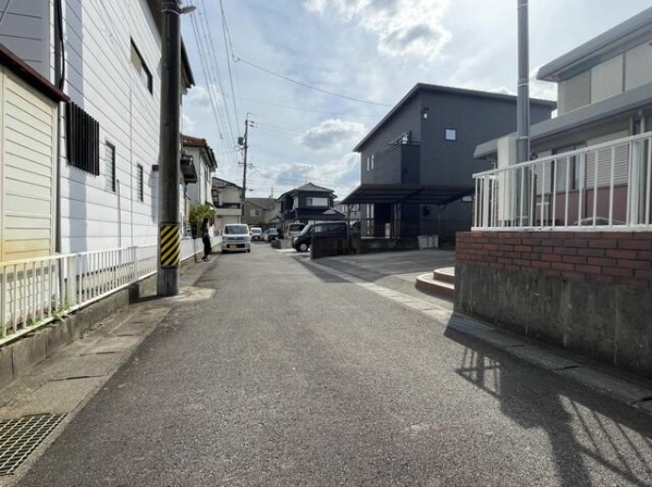 岡崎市赤渋町の前面道路含む現地写真