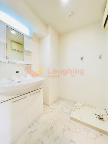 エル・グリシーヌの洗面所|ゆったりとスペースのある洗面所