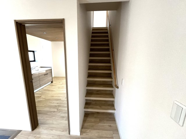 【その他】 | 仲介手数料無料！藤山小学校に通えるリフォーム済み中古住宅　宇部市上条５丁目 | 階段です