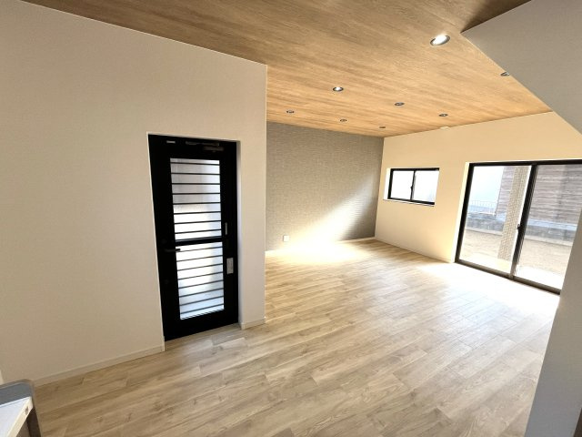 【居間・リビング】 | 仲介手数料無料！藤山小学校に通えるリフォーム済み中古住宅　宇部市上条５丁目 | ゆったり過ごせるリビングです