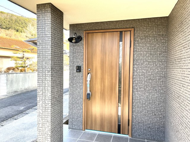 【玄関】 | 仲介手数料無料！藤山小学校に通えるリフォーム済み中古住宅　宇部市上条５丁目 | 玄関です