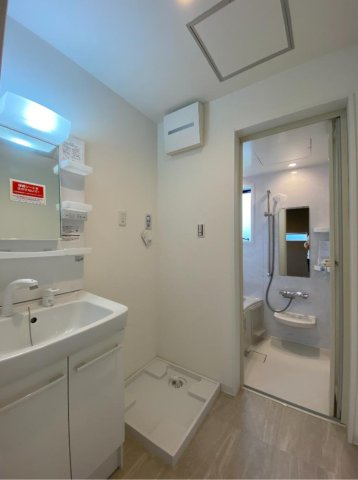 【LOHAUS豊中稲津町】　大阪府豊中市1棟売りアパート「劣化対策3級」「築3年」の独立洗面台