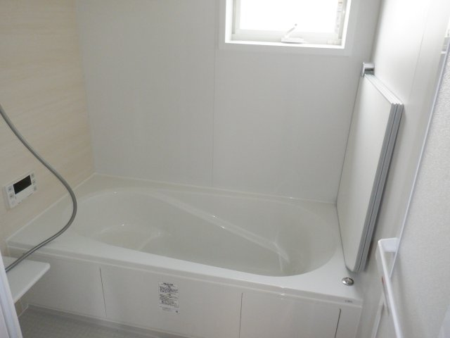 下真倉戸建の浴室