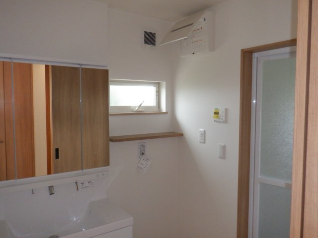 下真倉戸建の洋室