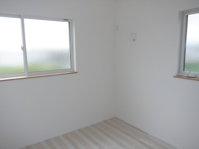 下真倉戸建の洋室