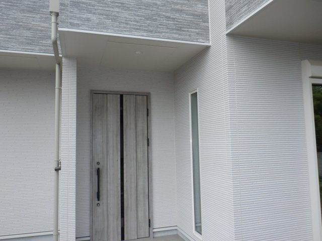 下真倉戸建の玄関