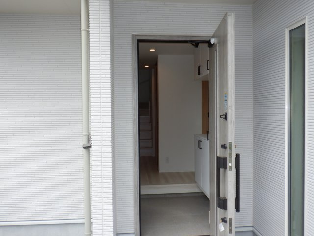 下真倉戸建の玄関